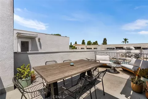 Exterior - 637 E 4th #B, Long Beach, CA 90802 photo 1 of 5