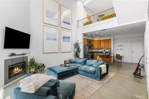 Living - 637 E 4th #B, Long Beach, CA 90802 photo 2 of 3
