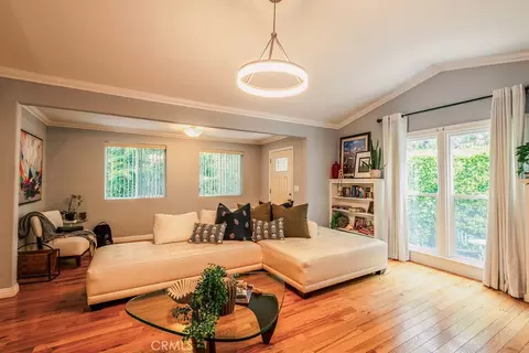 7122 De Longpre, Los Angeles, CA 90046