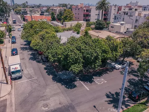 7122 De Longpre, Los Angeles, CA 90046