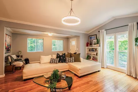 7122 De Longpre, Los Angeles, CA 90046