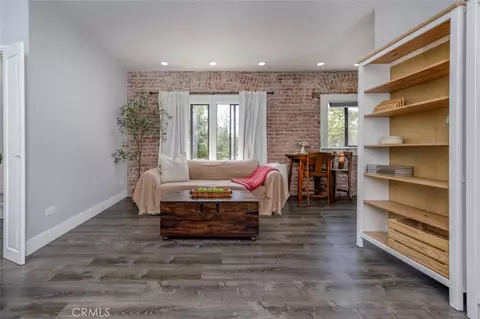 325 W 3rd St #204, Long Beach, CA 90802