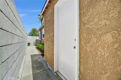 Entry Way - 1065 E 19th, Long Beach, CA 90806 photo 4 of 5