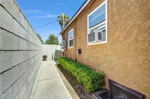 Exterior - 1065 E 19th, Long Beach, CA 90806 photo 2 of 5