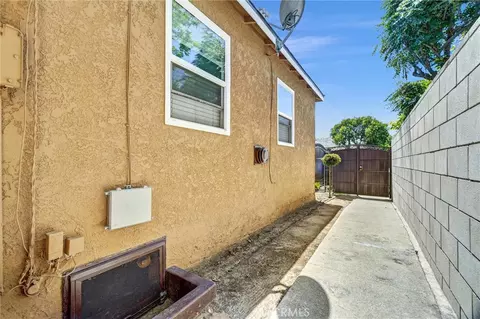 Exterior - 1065 E 19th, Long Beach, CA 90806 photo 4 of 5