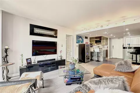 1750 E Ocean Blvd #101, Long Beach, CA 90802
