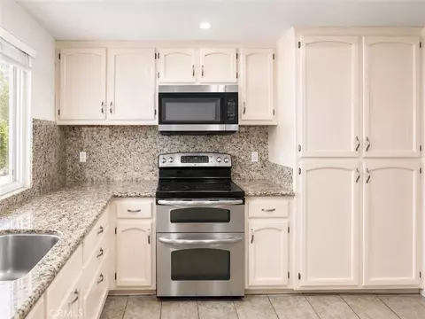 Kitchen - 4100 Ahwahnee Ct, Modesto, CA 95356 photo 3 of 4