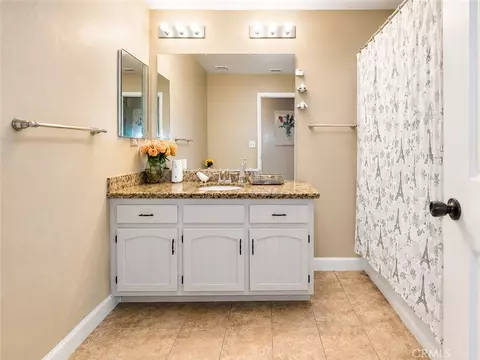 Bath - 4100 Ahwahnee Ct, Modesto, CA 95356 photo 2 of 2