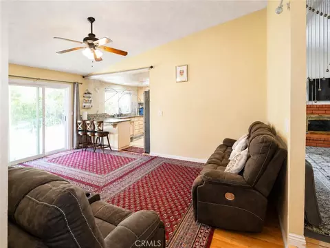 Living - 4100 Ahwahnee Ct, Modesto, CA 95356 photo 5 of 6
