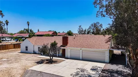 Exterior - 18570 Halter Ln, Riverside, CA 92504 photo 4 of 22