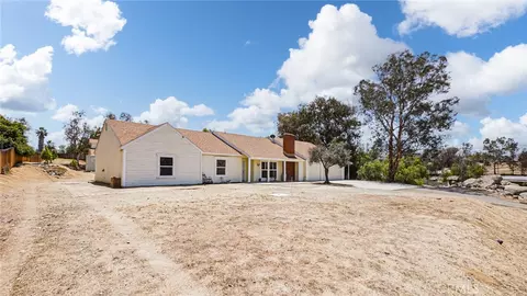 Exterior - 18570 Halter Ln, Riverside, CA 92504 photo 5 of 22