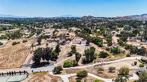 View/Area - 18570 Halter Ln, Riverside, CA 92504 photo 6 of 8