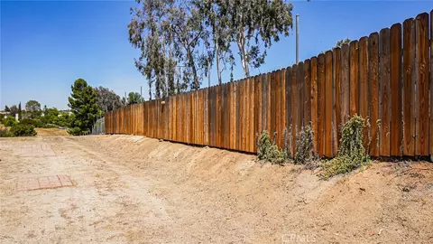 Exterior - 18570 Halter Ln, Riverside, CA 92504 photo 15 of 22