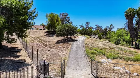 Exterior - 18570 Halter Ln, Riverside, CA 92504 photo 20 of 22