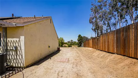 Exterior - 18570 Halter Ln, Riverside, CA 92504 photo 16 of 22