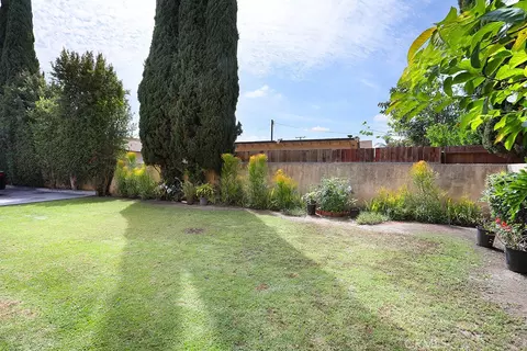 Exterior - 8032 Rose #13, Paramount, CA 90723 photo 4 of 5