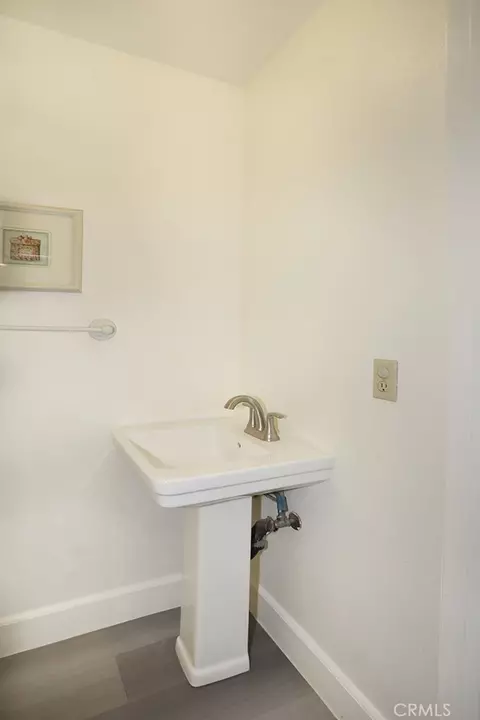 Bath - 8032 Rose #13, Paramount, CA 90723 photo 1 of 4