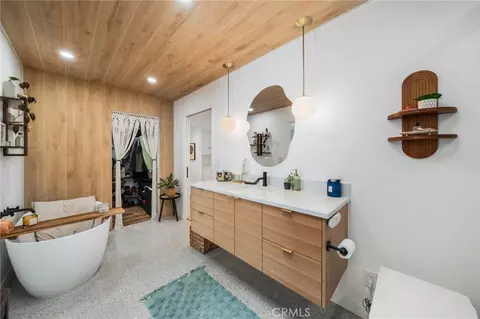 Bath - 1517 E Riverview, Orange, CA 92865 photo 1 of 6