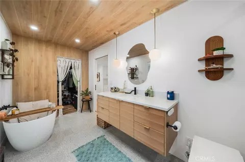 Bath - 1517 E Riverview, Orange, CA 92865 photo 6 of 6