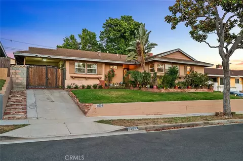 10502 S 8th Pl, Inglewood, CA 90303