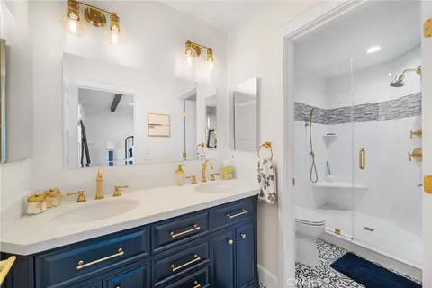 Bath - 822 E Walnut Ave, Orange, CA 92867 photo 3 of 3
