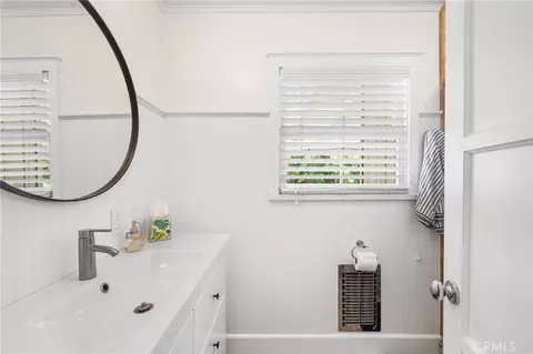 Bath - 822 E Walnut Ave, Orange, CA 92867 photo 1 of 3