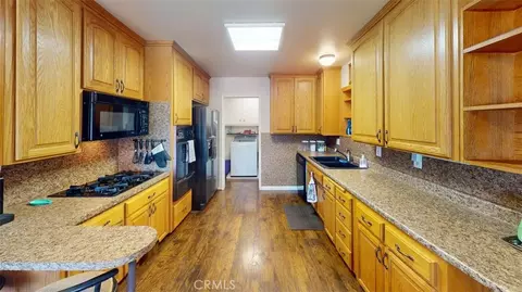 Kitchen - 10820 Hamden, Stanton, CA 90680 photo 2 of 3