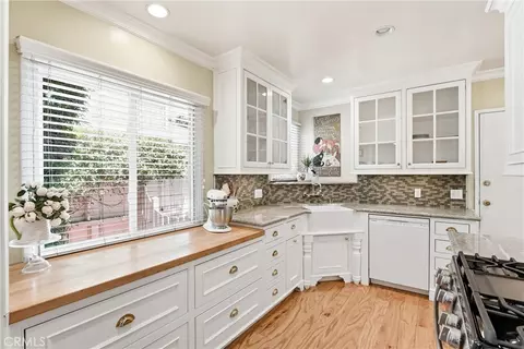 Kitchen - 331 E Barkley, Orange, CA 92867 photo 5 of 7