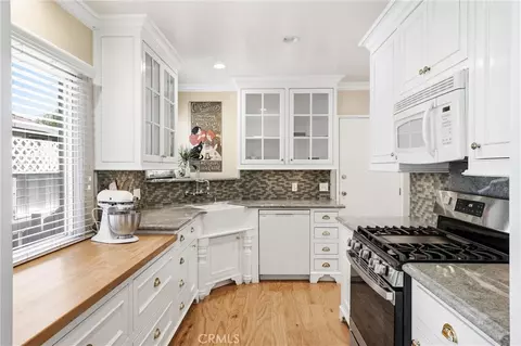 Kitchen - 331 E Barkley, Orange, CA 92867 photo 6 of 7
