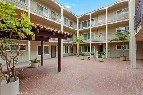 Exterior - 3737 E 2nd #101, Long Beach, CA 90803 photo 3 of 6