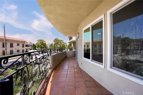 Exterior - 3737 E 2nd #101, Long Beach, CA 90803 photo 5 of 6