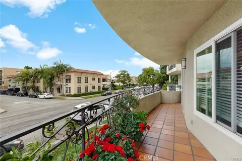 Exterior - 3737 E 2nd #101, Long Beach, CA 90803 photo 1 of 6