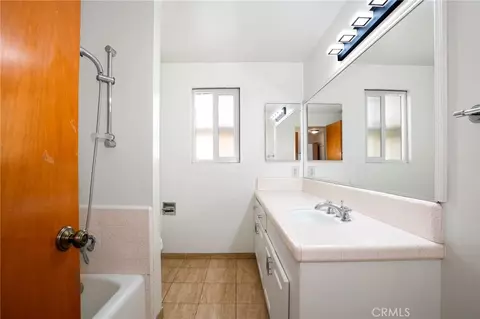 Bath - 3737 E 2nd #101, Long Beach, CA 90803 photo 3 of 4