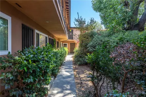 Exterior - 1250 E 4th #8, Long Beach, CA 90802 photo 2 of 4