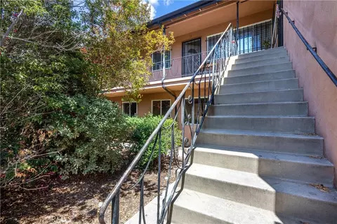 Exterior - 1250 E 4th #8, Long Beach, CA 90802 photo 3 of 4
