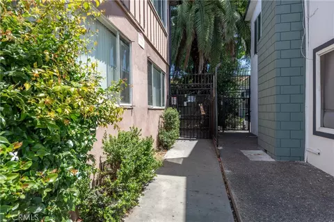Exterior - 1250 E 4th #8, Long Beach, CA 90802 photo 1 of 4