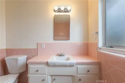 Bath - 1250 E 4th #8, Long Beach, CA 90802 photo 3 of 3