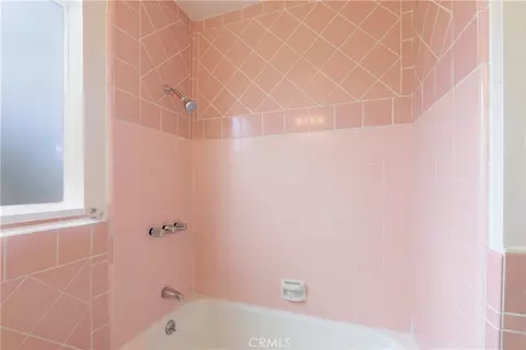 Bath - 1250 E 4th #8, Long Beach, CA 90802 photo 1 of 3
