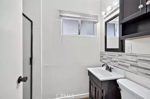 Bath - 8777 Glencoe Dr, Riverside, CA 92503 photo 1 of 3