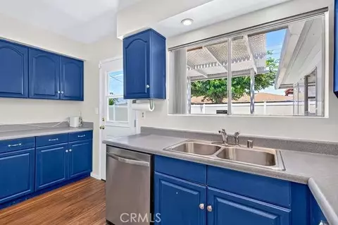 Kitchen - 8777 Glencoe Dr, Riverside, CA 92503 photo 5 of 7