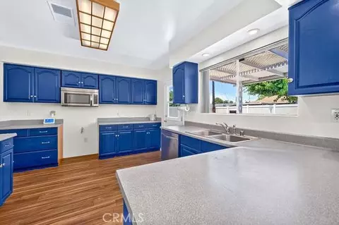 Kitchen - 8777 Glencoe Dr, Riverside, CA 92503 photo 4 of 7