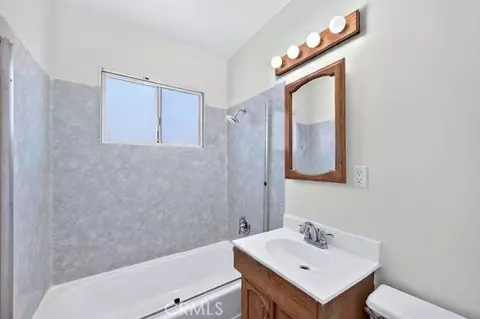 Bath - 8777 Glencoe Dr, Riverside, CA 92503 photo 3 of 3