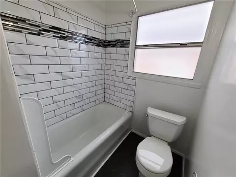 Bath - 3121 E 5th, Long Beach, CA 90814 photo 6 of 7