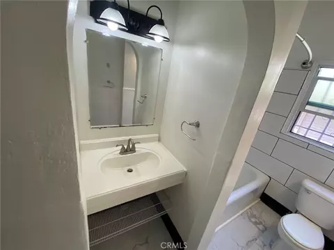 Bath - 3121 E 5th, Long Beach, CA 90814 photo 3 of 7