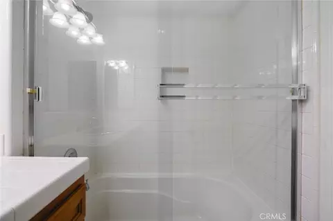 Bath - 127 Jadestone, Irvine, CA 92603 photo 5 of 5