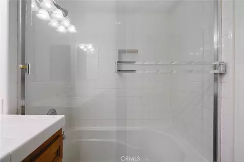 Bath - 127 Jadestone, Irvine, CA 92603 photo 5 of 5