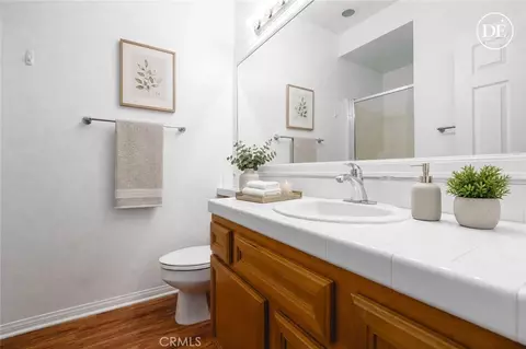 Bath - 127 Jadestone, Irvine, CA 92603 photo 3 of 5