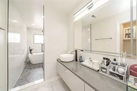 Bath - 774 Stephens Ave, Fullerton, CA 92833 photo 4 of 7