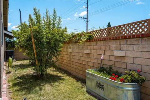 Exterior - 915 E La Veta Ave, Orange, CA 92866 photo 2 of 4