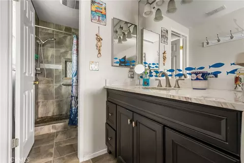 Bath - 915 E La Veta Ave, Orange, CA 92866 photo 1 of 3